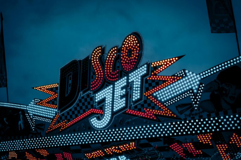 retro vibe song vintage vibes music festival songs with retro vibes chill vibe r&b songs